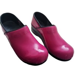 Sanita 39 N Narrow Pink Nonskid Nursing Clogs
